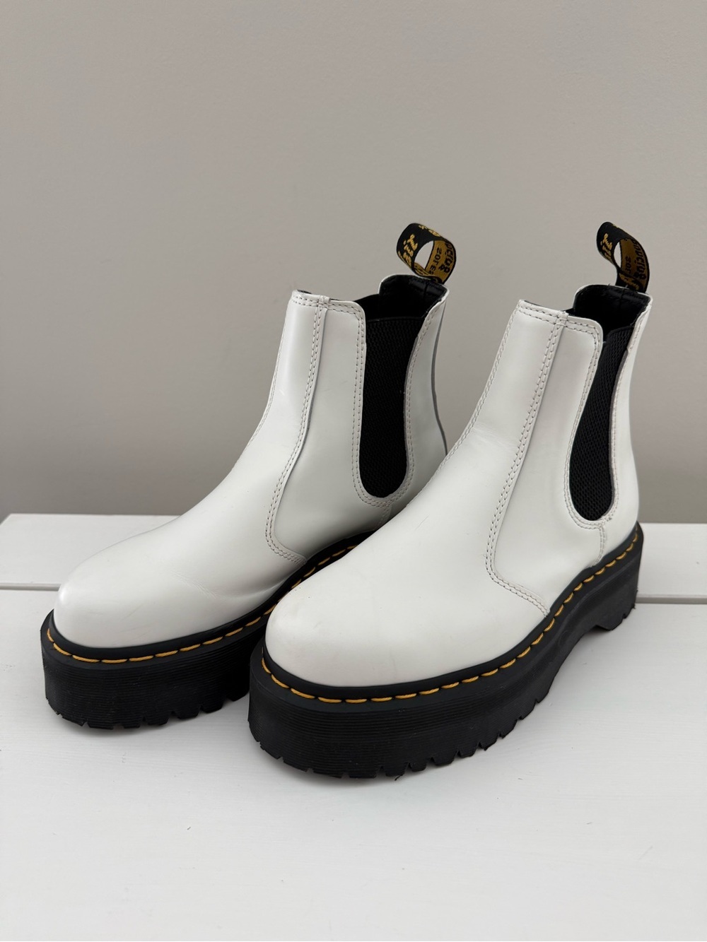 Dr. Martens 2976 Quad Chelsea Boots White Platform Leather Womenβs 7 EU 38